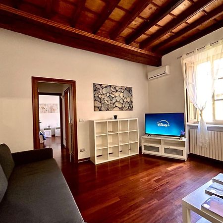 Elegante Appartamento Nel Centro Storico Di Torino Esterno foto